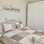 Apartment In Complex Panorama